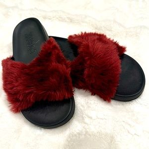 EUC Pink fuzzy slides 💕